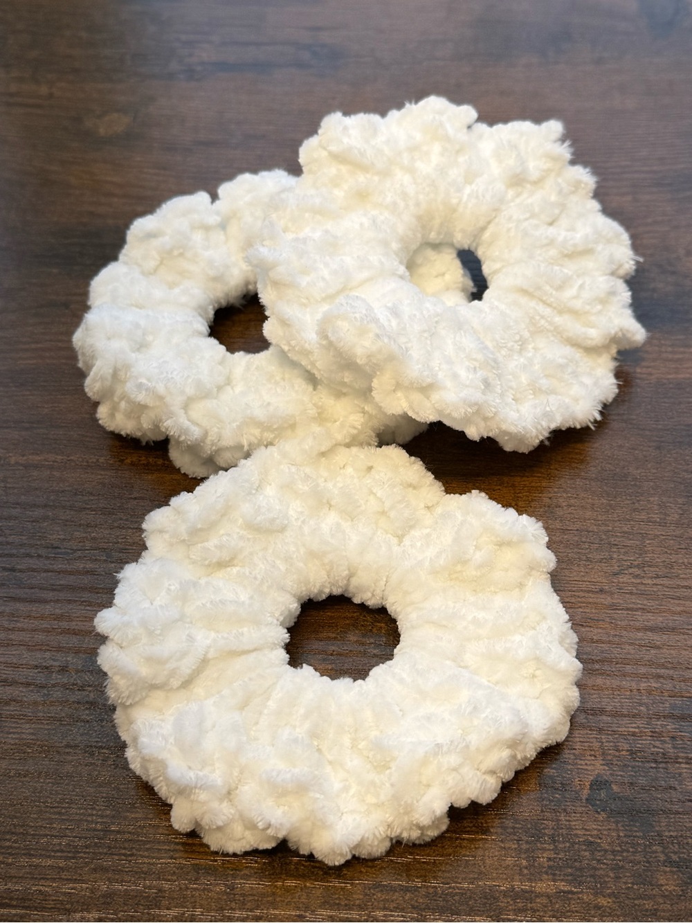 Plush Cream Velvet Scrunchie Set - Soft Textured Hair Accessory - Picture 3 of 6